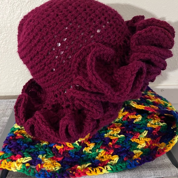 Hand crafted ruffled bucket hats - Picture 2 of 3